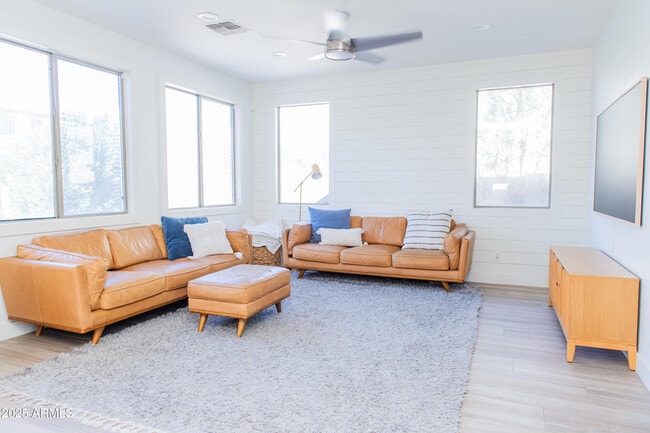 Building Photo - 2679 E Vermont Ct