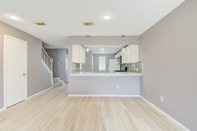 Building Photo - 2810 Grants Lake Blvd