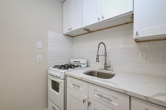 Building Photo - 1747 Wroxton Ct