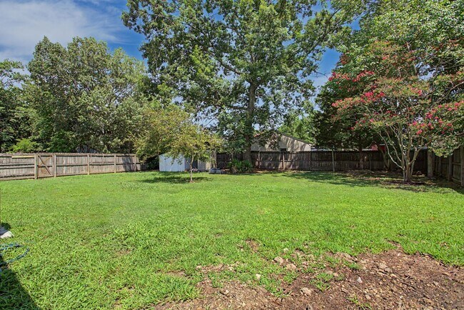Building Photo - Updated 3-Bedroom Ranch with Fenced Yard!