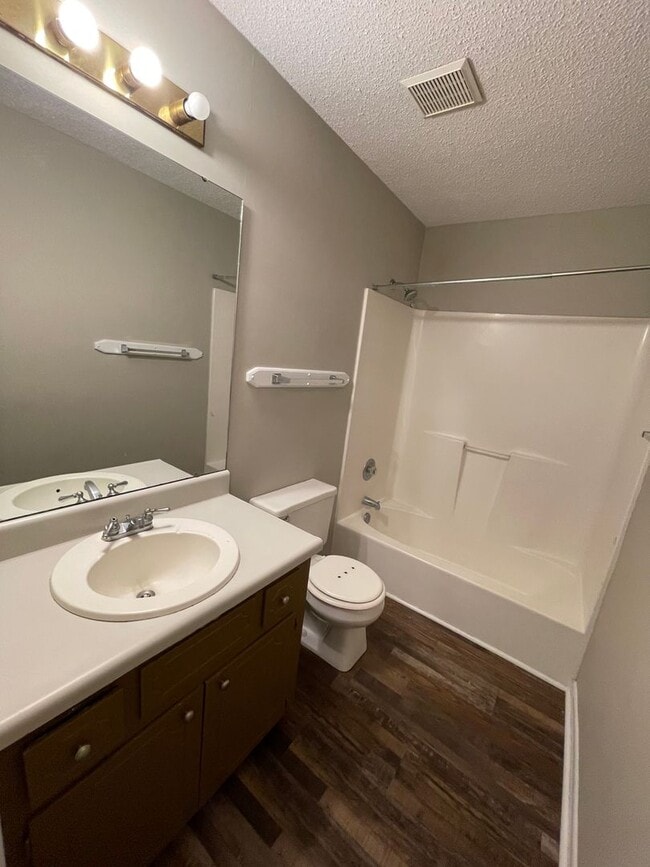 Building Photo - Rolling Acres