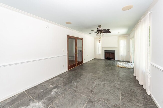 Building Photo - 3347 Walter Dr