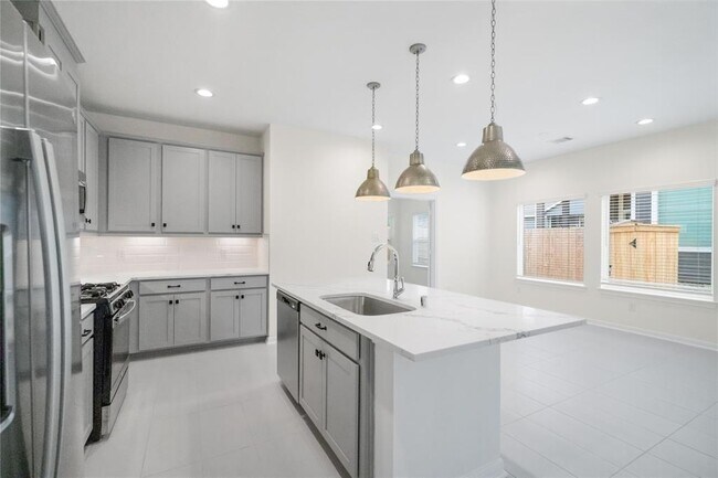 Building Photo - 623 Silver Pear Ct