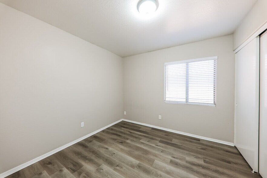 Building Photo - 13117 N El Frio St
