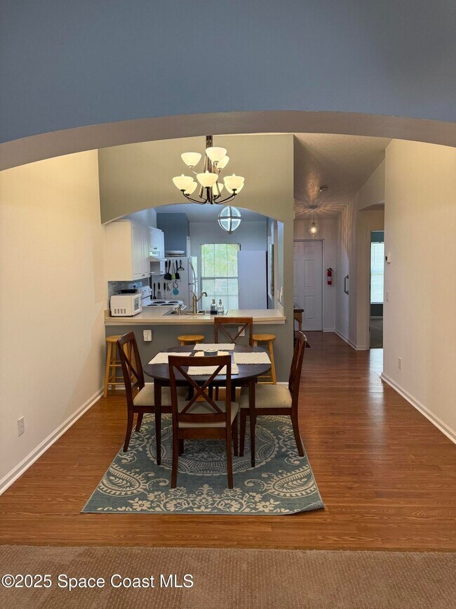 Building Photo - 995 Luminary Cir