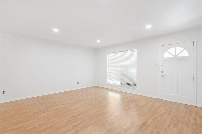 Building Photo - 14333 Memorial Dr