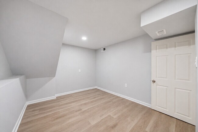 Building Photo - 6833 S Merrill Ave