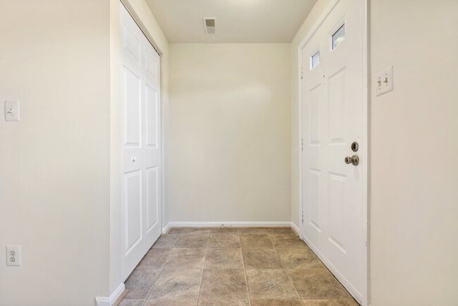 Building Photo - 7511 Belle Grae Dr