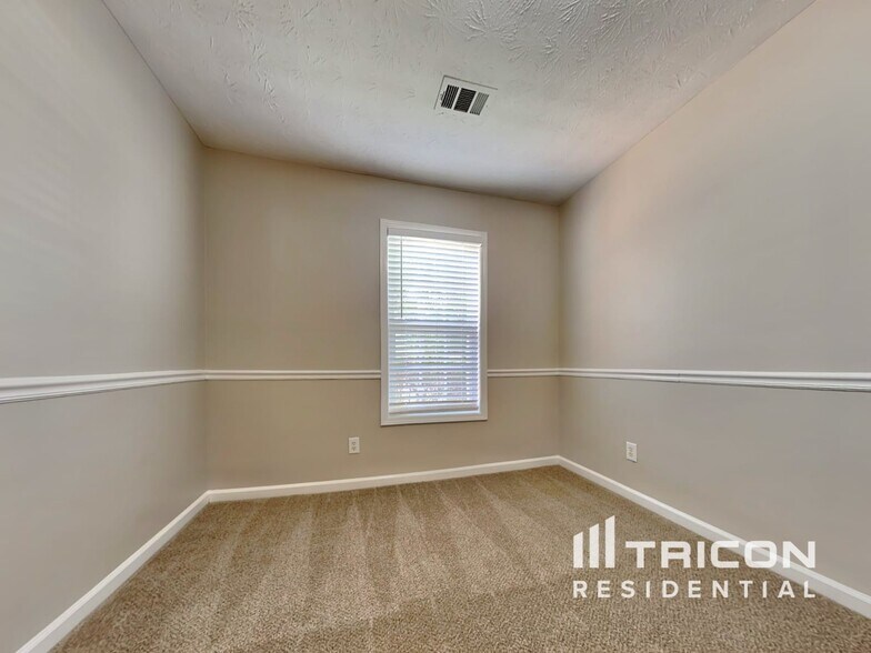 Building Photo - 2725 Archer Way