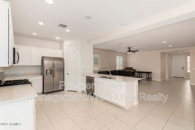 Building Photo - 12324 W Wagon Wheel Dr