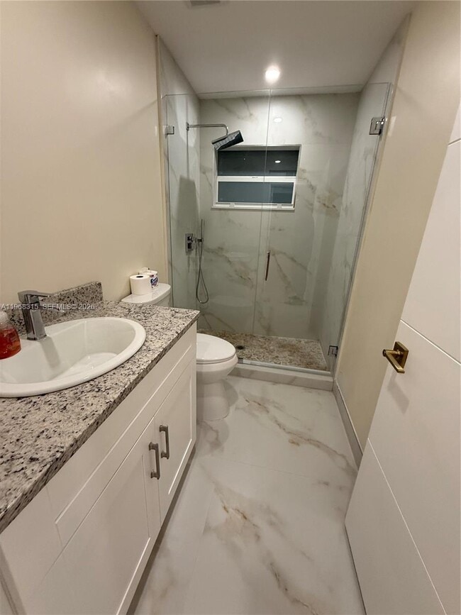 Building Photo - 951 NE 50th Ct