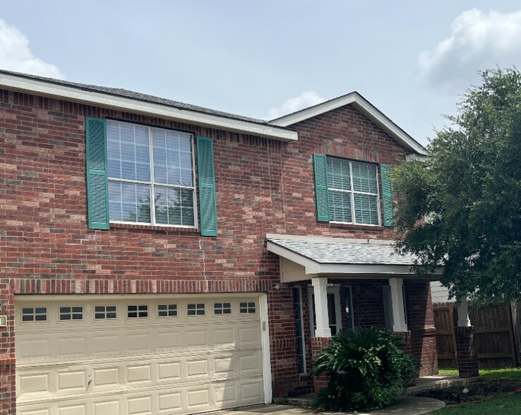 Primary Photo - 551 Bridle Ridge