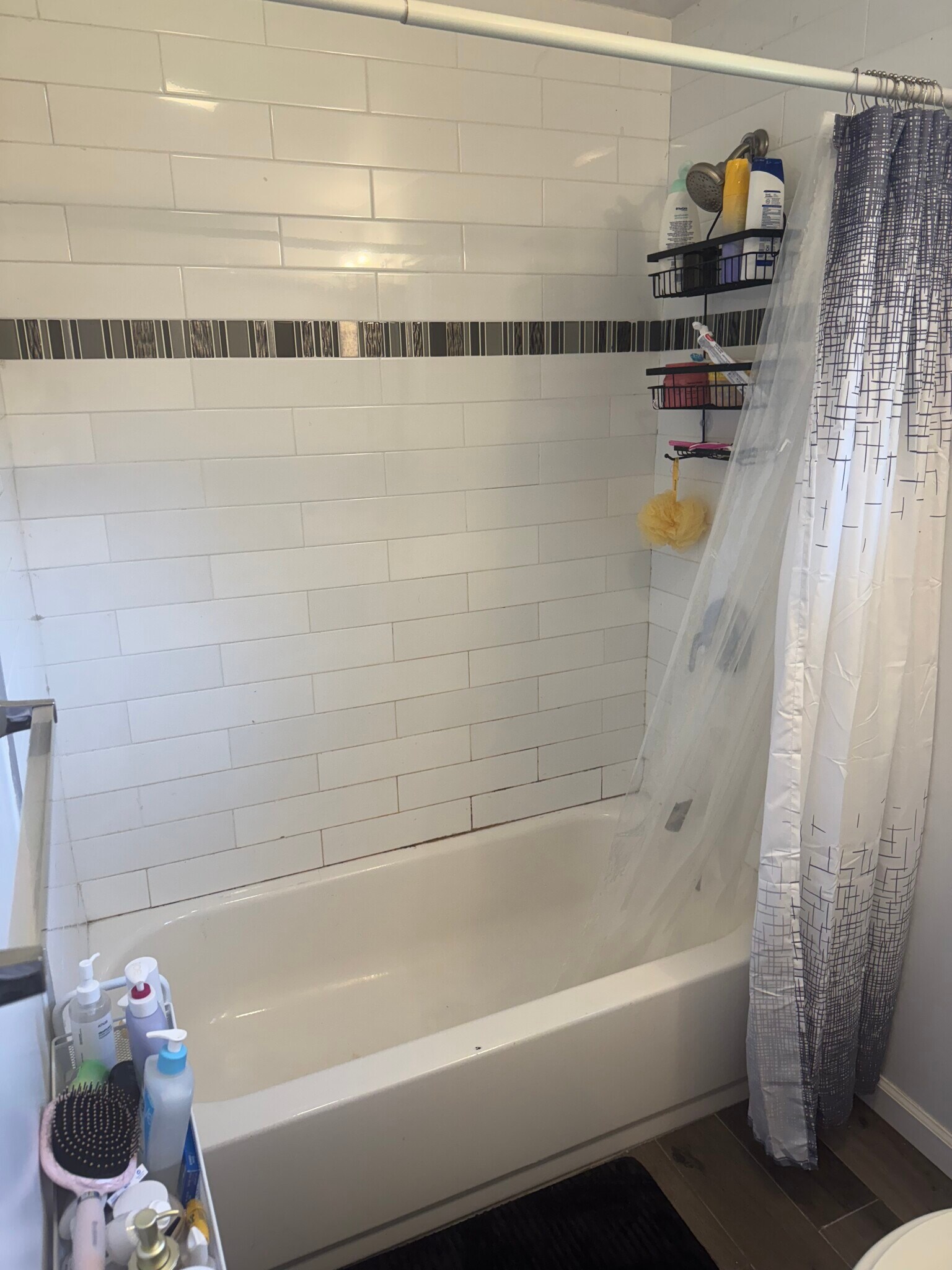 Building Photo - 8 Spruce Ave