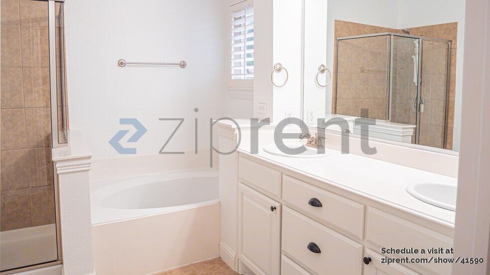 Building Photo - 427 Fuente