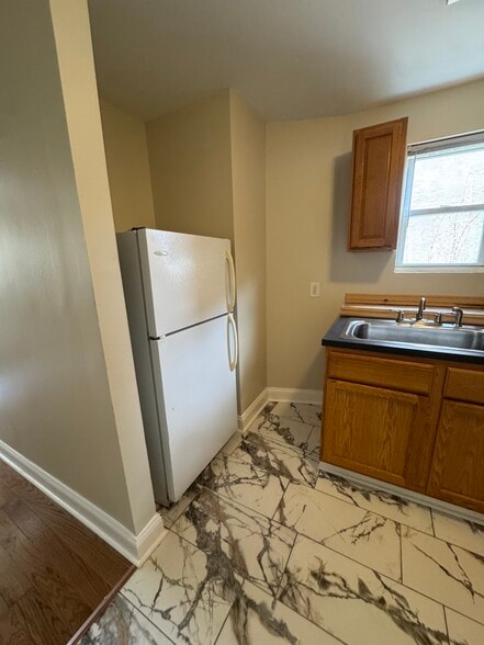 Building Photo - 5166 Parkside ave