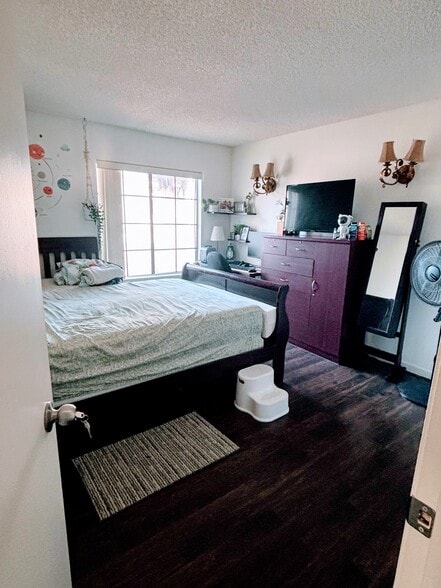 Master Bedroom - 8525 Summerdale Rd