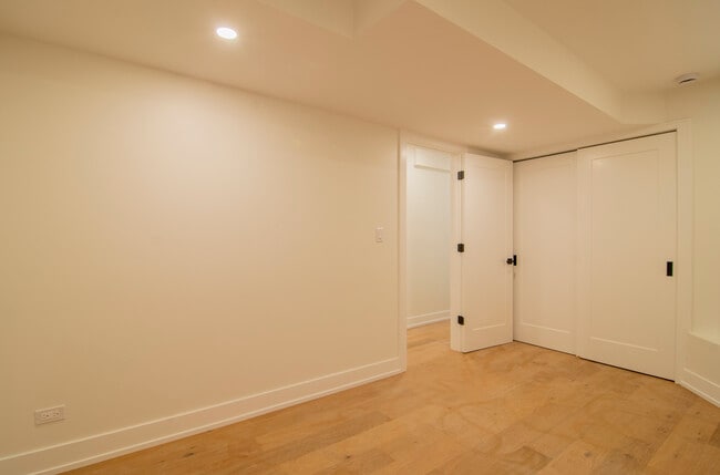 Building Photo - 3720 N Racine Ave