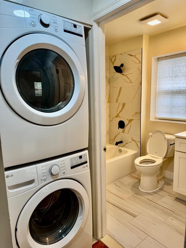 Building Photo - 34 Bergen Ridge Rd