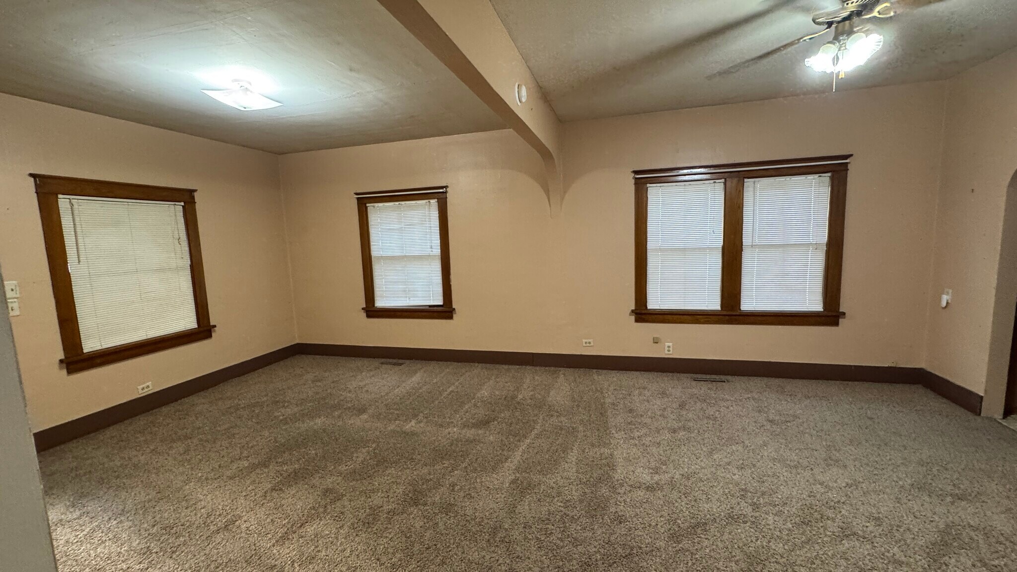 Building Photo - 406 S Chicago Ave