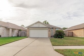 Building Photo - 304 Yosemite Dr