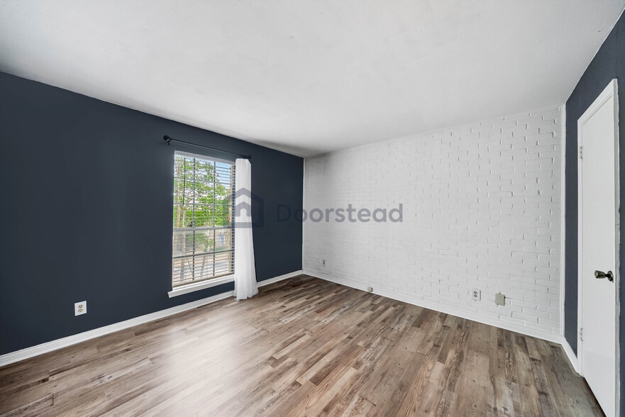 Building Photo - 15931 Stillwood St