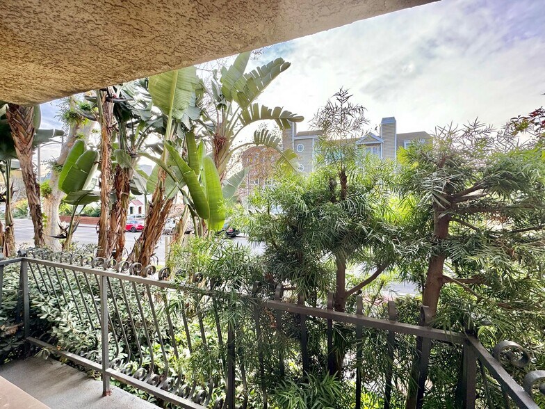 Building Photo - 3546 Hughes Ave