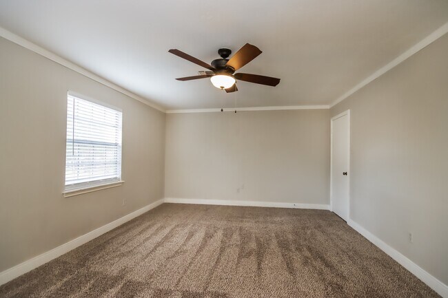Building Photo - 461 Stephen F Austin Dr