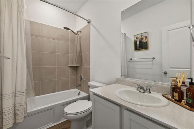 Building Photo - 705 Alden Dr