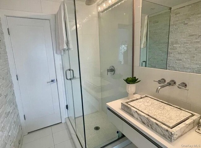 Building Photo - 16 N Shore Rd