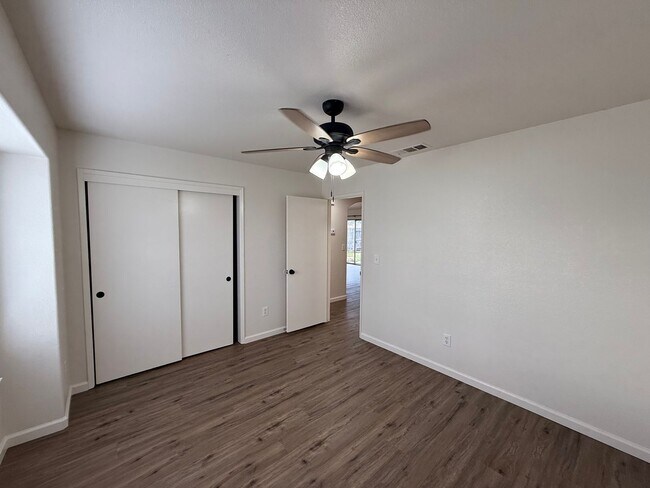 Building Photo - Newly updated single story 3 bedroom!