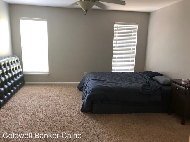 Building Photo - 2 br, 1.5 bath House - 72 Spring Crossing ...