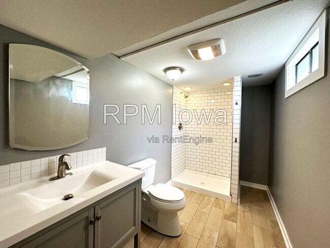 Building Photo - 1318 SW Lynn Dr