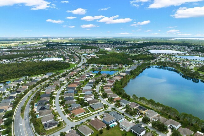 Building Photo - MOVE IN SPECIAL- 4/2.5 Town Home w/ Loft and Office in Harrington Pointe at Wyndham Lakes