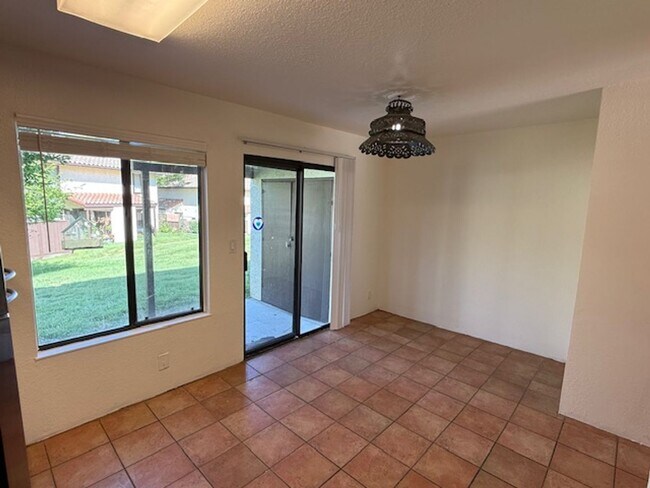 Building Photo - 2-Bedroom, 1.5 Bathroom Townhome in Quiet El Sobrante Neighborhood