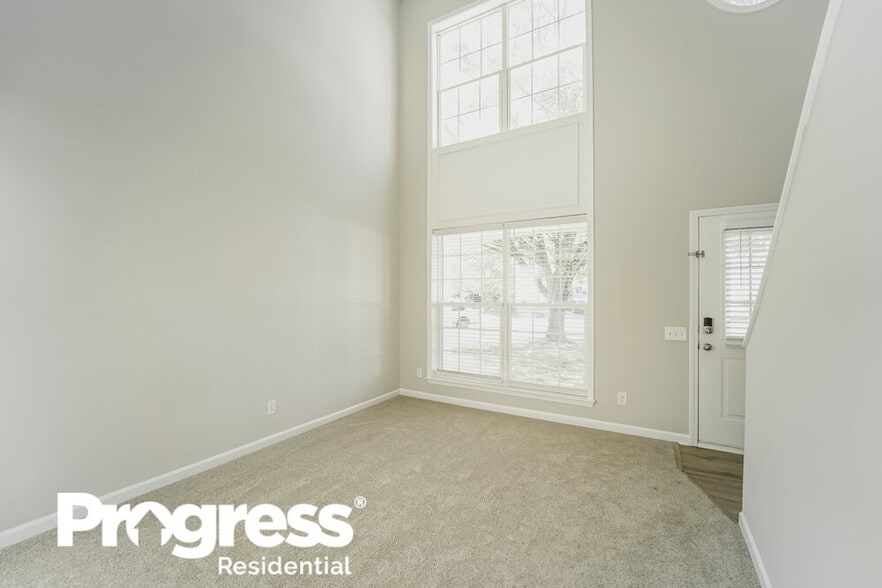 Building Photo - 10453 Roundleaf Dr