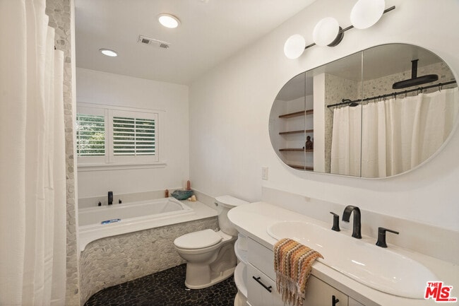 Building Photo - 6031 Mesa Ave