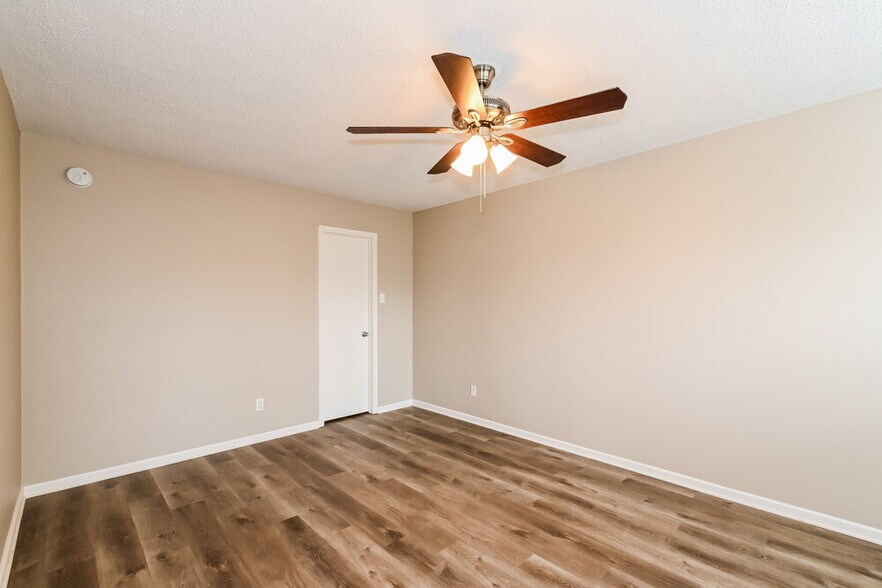 Building Photo - 8652 Orchard Grove Ln