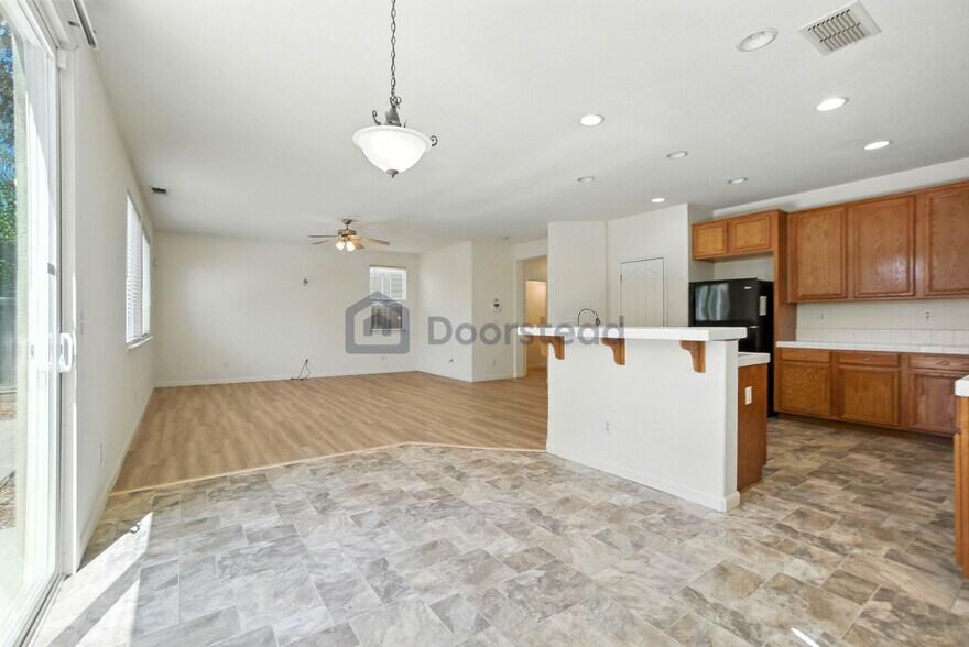 Building Photo - 252 Crescent Moon Dr