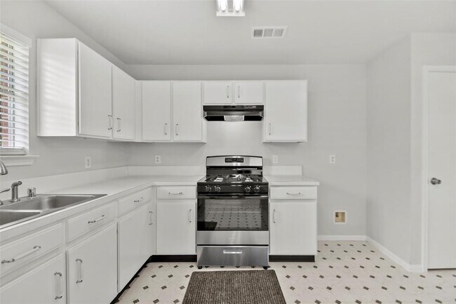 Building Photo - 12803 Rockford Dr