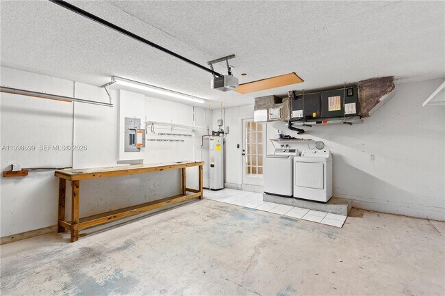 Building Photo - 9081 Lake Park Cir N