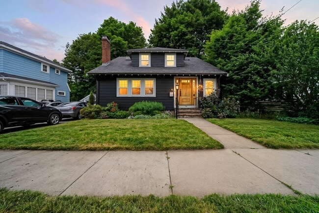 Primary Photo - 34 Lynde Ave