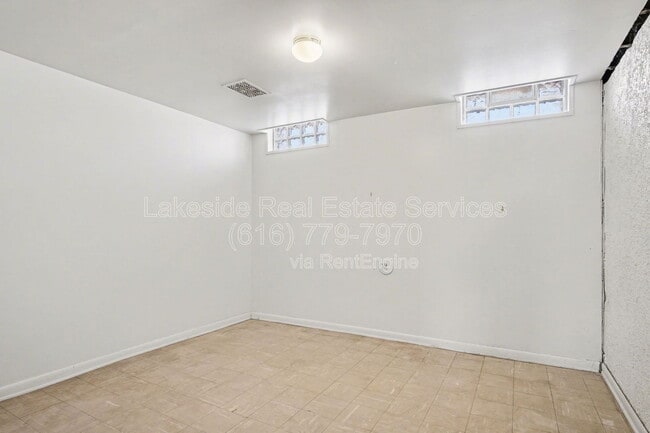 Building Photo - 1421 Ball Ave NE