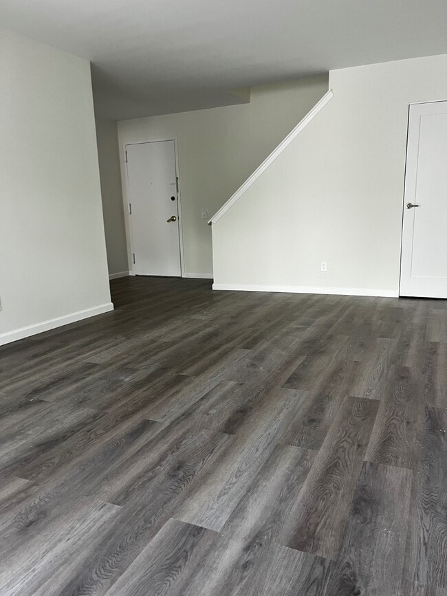 Building Photo - 171 Wellington Ct