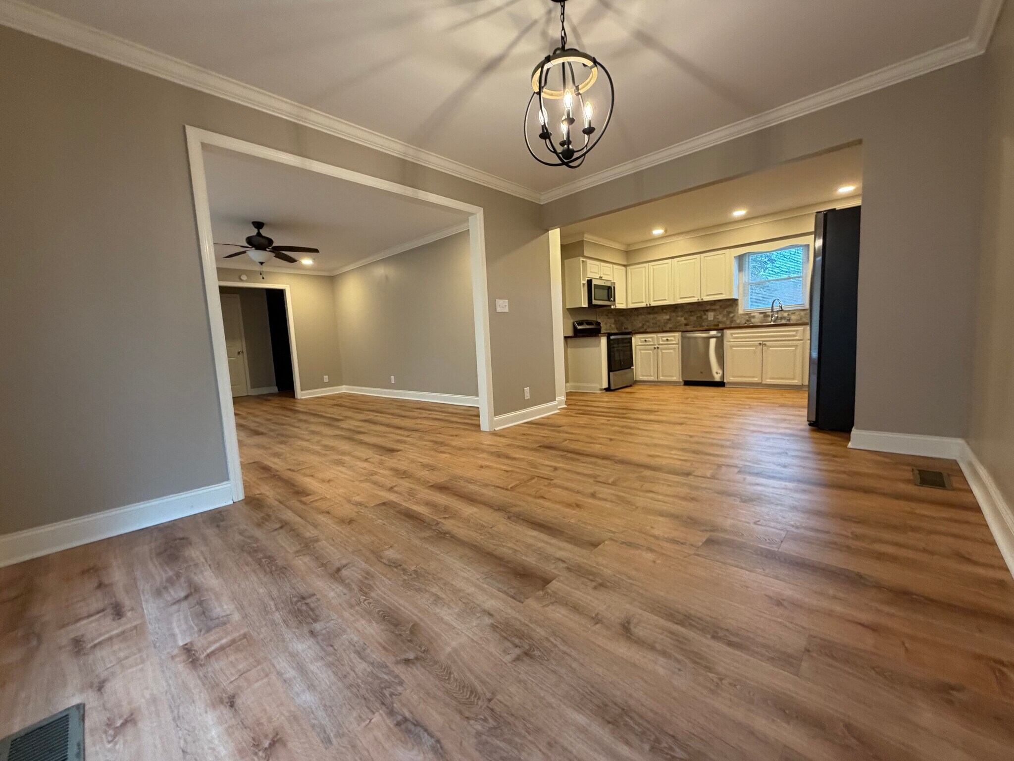 Building Photo - 2038 Conway Dr