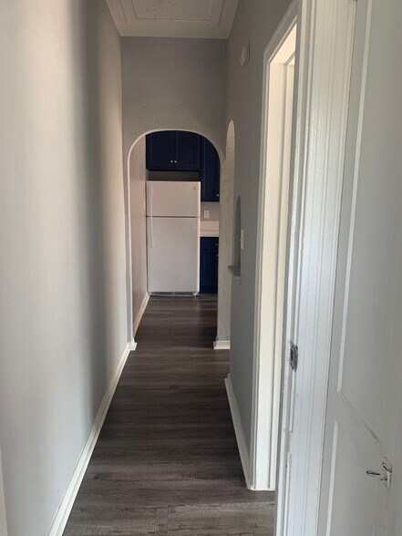 Building Photo - 2322 1/2 E 2nd St