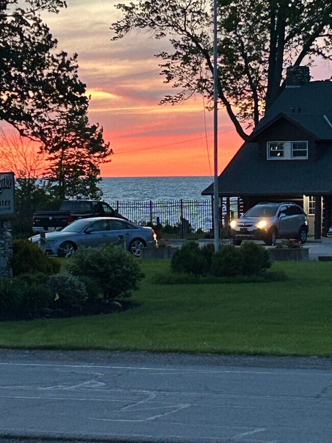 Building Photo - Corporate House 3BR 2 Bath