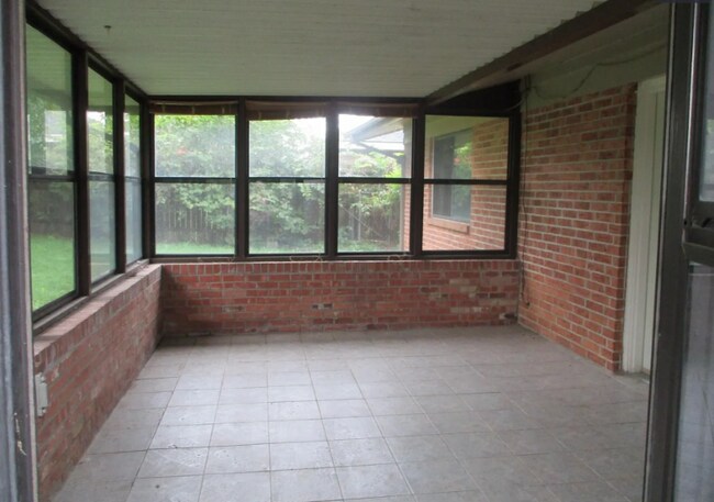 Building Photo - 2026 Harvard Dr