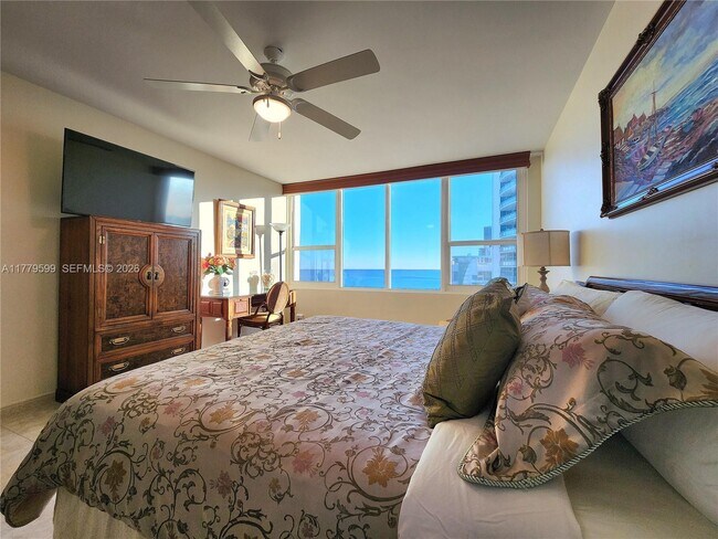 Building Photo - 3505 S Ocean Dr