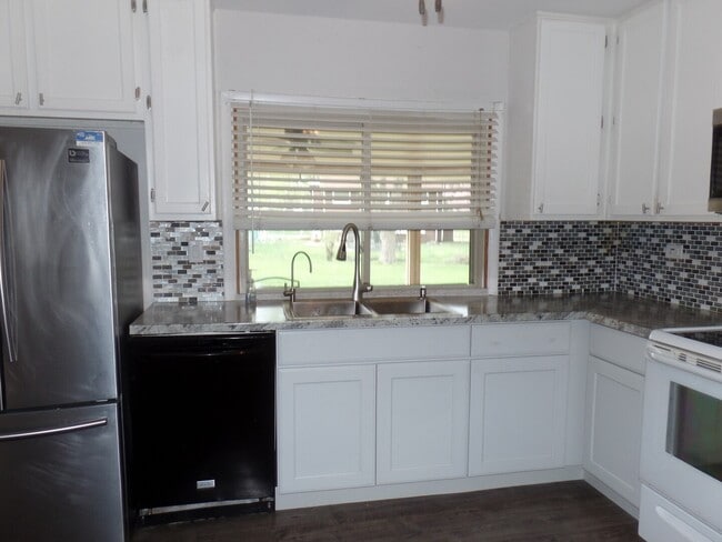 Building Photo - 5910 Bradley Ct N