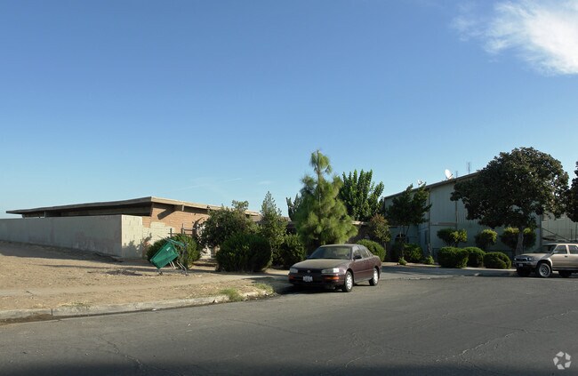Building Photo - 5695-5705 E Huntington Blvd